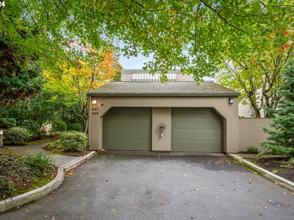 549 N Tomahawk Island Dr #1, Portland, OR 97217