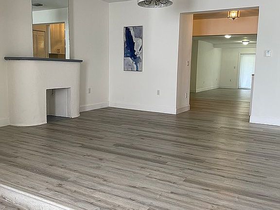 Living room w/ fireplace 