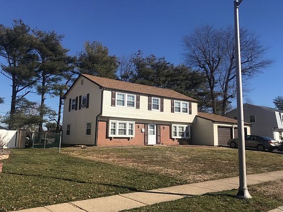 3rd image of 131 Toledo Ln