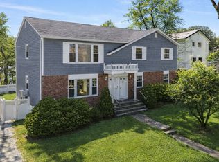 20 Alex Ln Floor 2, Glen Cove, NY 11542