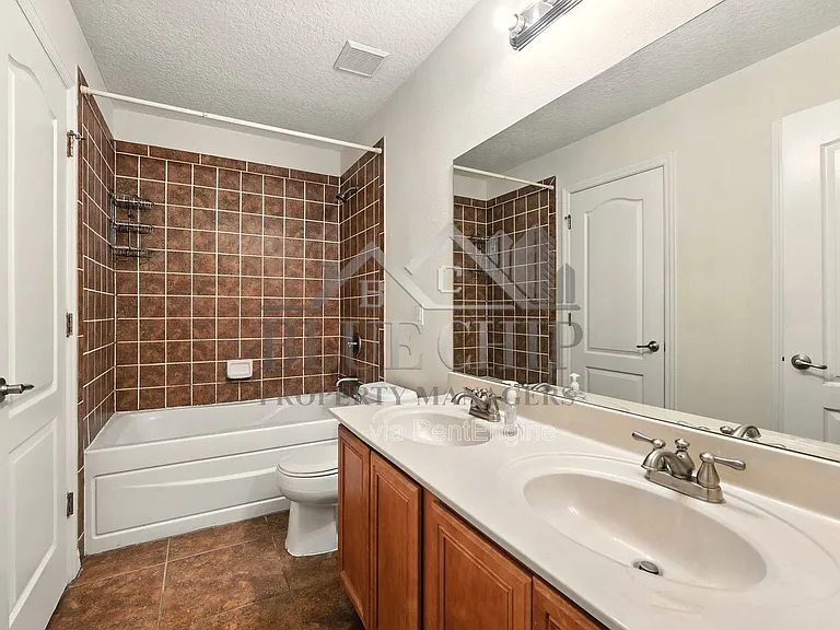 13800 Golden Russet Dr — Photo 28