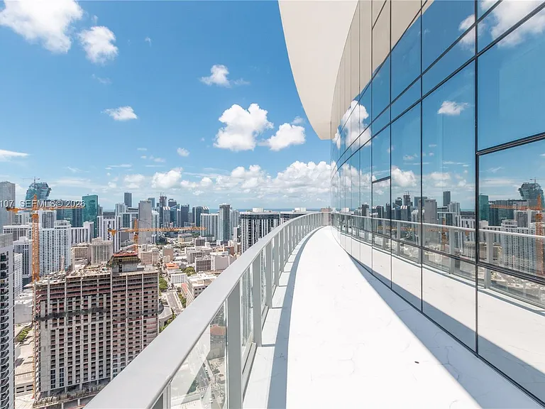 851 NE 1st Ave #Penthouse 4611-4611 — Photo 43