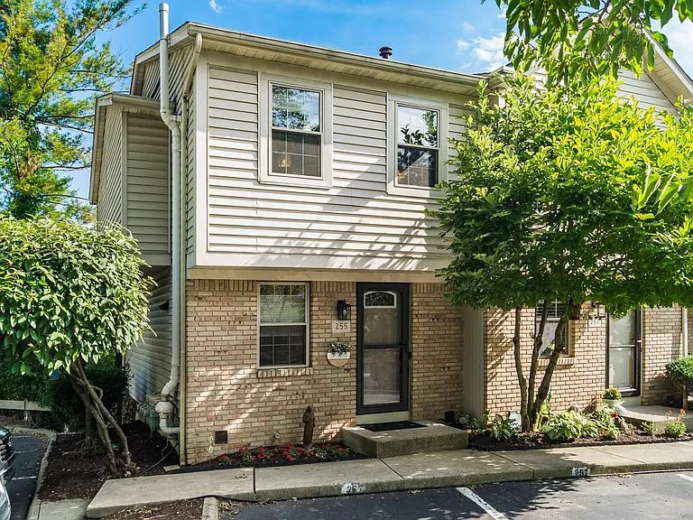 255 Foxtrail Pl — Photo 1
