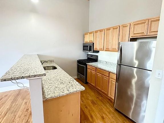 2nd image of 31 Ontario St