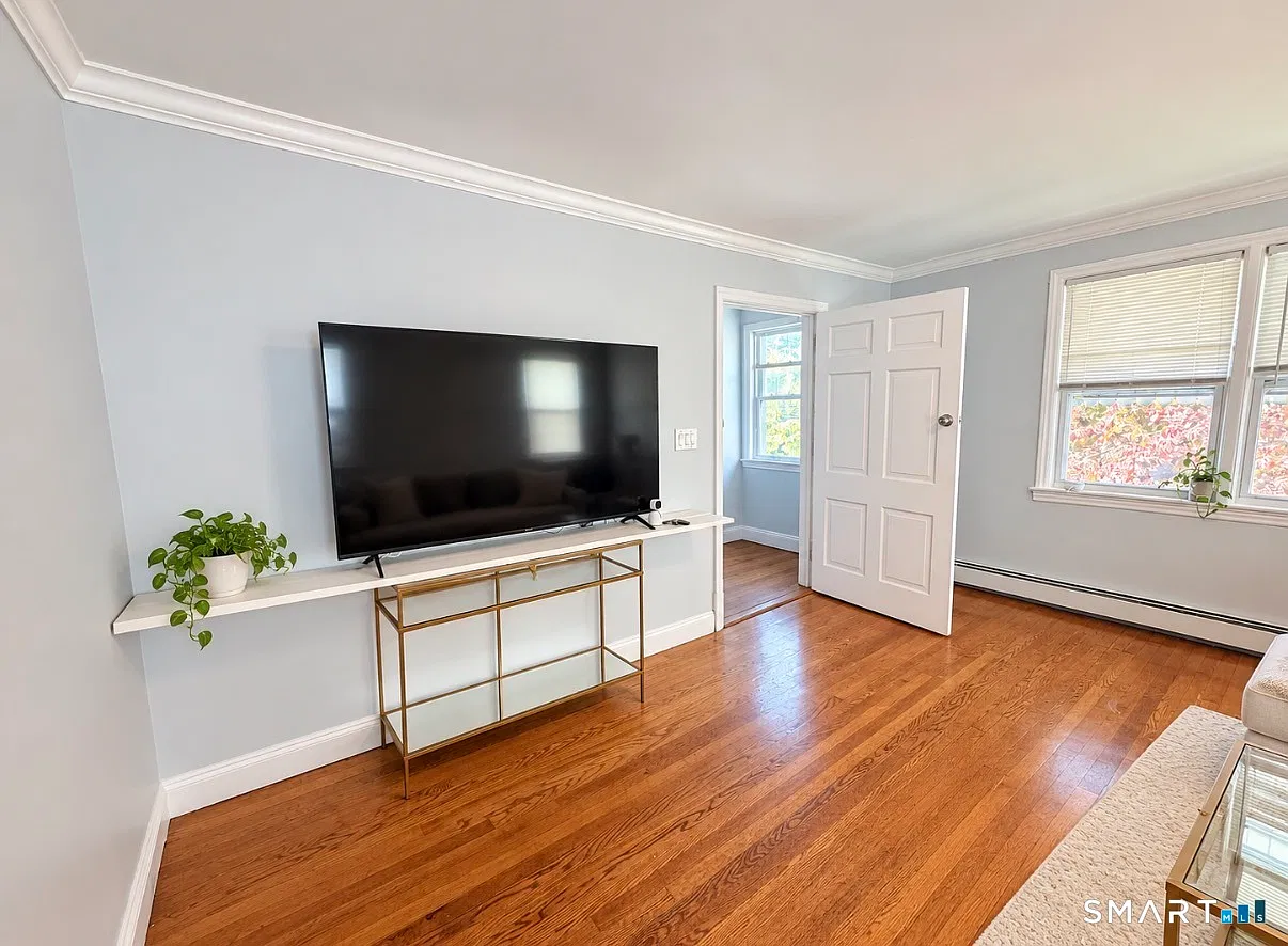 2 bed, 1.0 bath, 1318 sqft, $2,495 — Photo 4