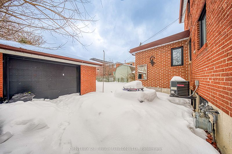 Toronto House for rent - 4 Bedrooms — photo 28