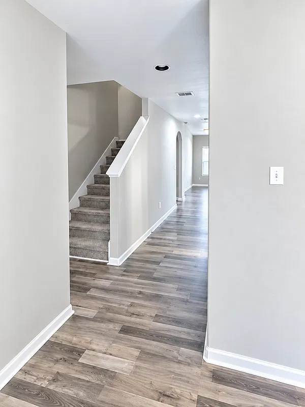 4 bed, 2.5 bath, 2437 sqft, $2,300 — Photo 3