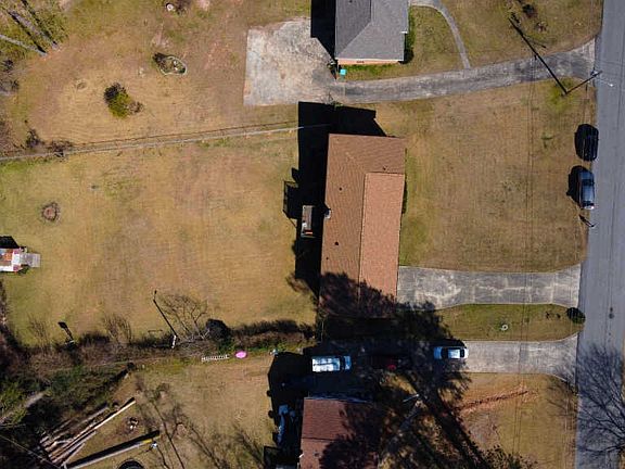 5th image of 3411 Sweetwater Dr