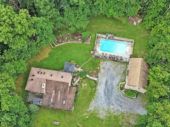 3rd image of 516 Hill Rd