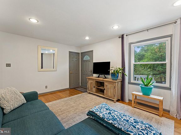 5th image of 5184 Honeysuckle Ln