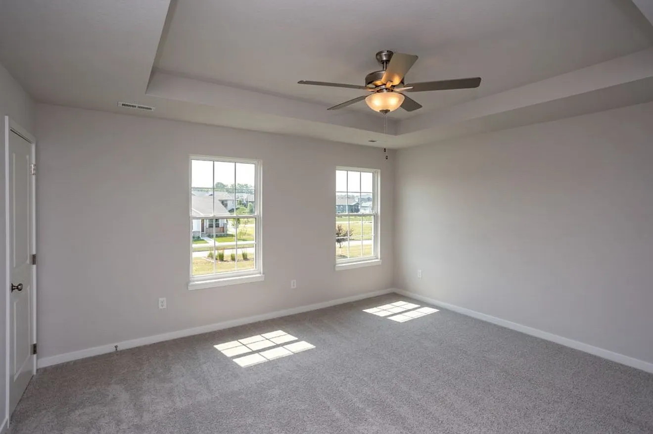 34 SE Booth Ave — Photo 3