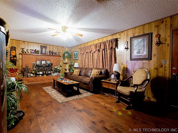 2nd image of 105 W Mockingbird Ln