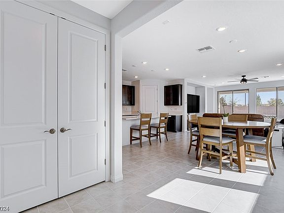 3rd image of 6560 Summershade St