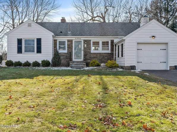 243 Pinewood Drive, Schenectady, NY 12303