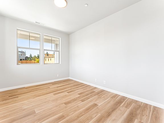 Images are of Robin Plan, Selections and Colors May Vary. See Site Agent for Details.