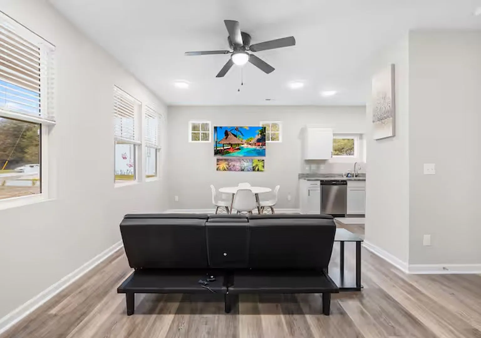 Room in 3 Bedroom Home at Kings Mountain St — Photo 4