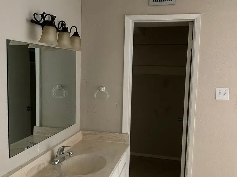 700 Sunset Dr — Photo 8