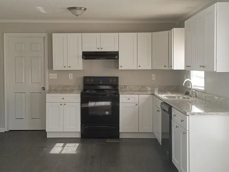 724 S Main — Photo 5