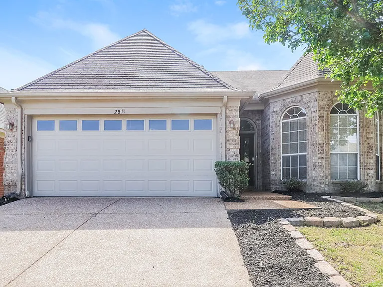 2811 Misty Bay Dr — Photo 1