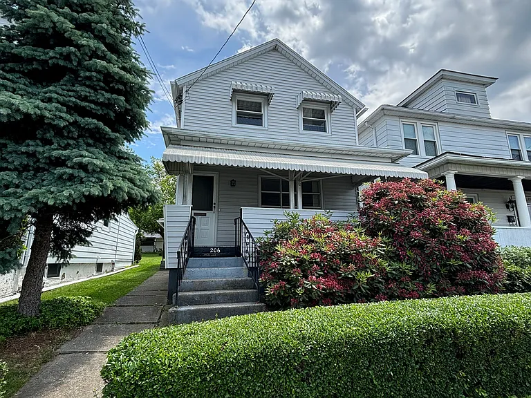 206 Barnard St — Photo 1