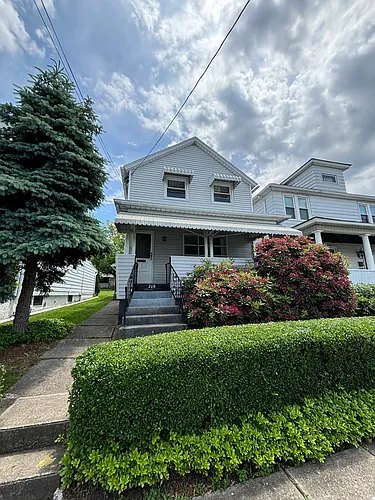 206 Barnard St Photo 1