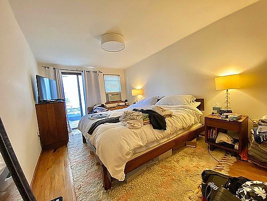 5th image of 313 W 105th St #5E