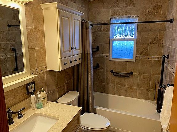 4th image of 3038 Maplewood Dr