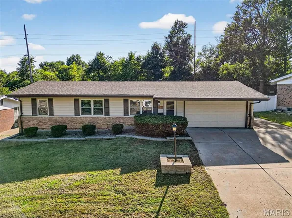 2413 Charwood St, Saint Charles, MO 63301