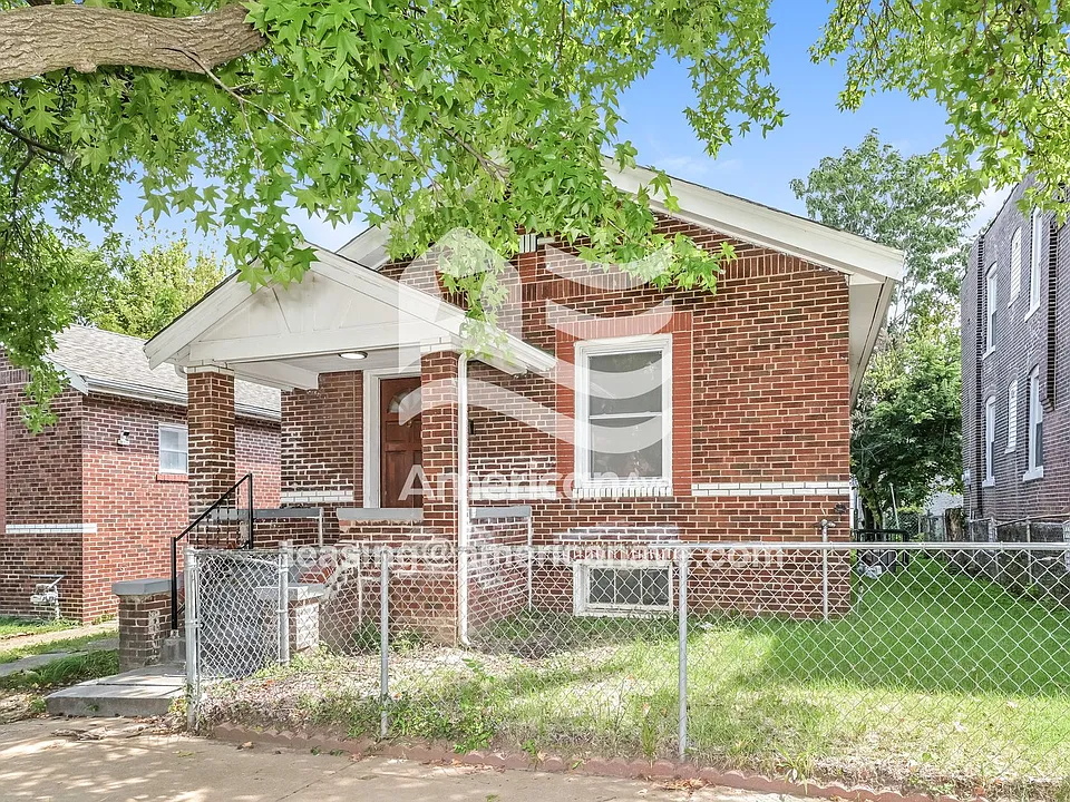 3838 Missouri Ave