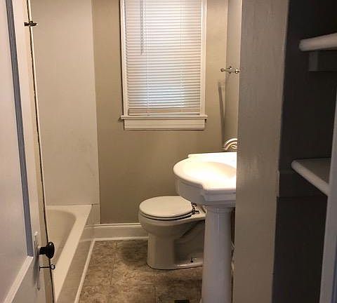 4th image of 2741 Lansing Dr SW