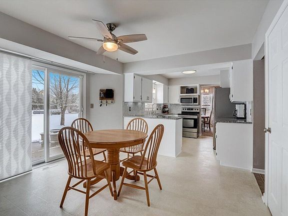 4th image of W225N2796 Fernwood Ct