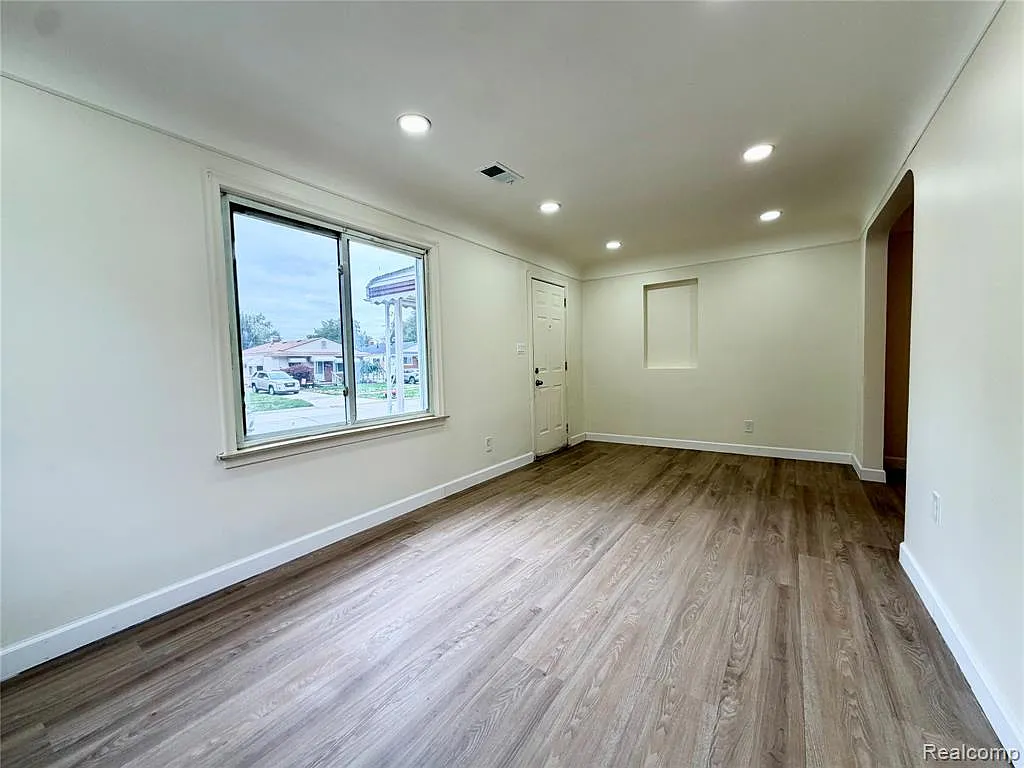 2 bed, 1.0 bath, 1078 sqft, $1,500 — Photo 4