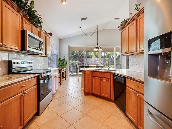 5th image of 19081 RIDGEPOINT DR #201