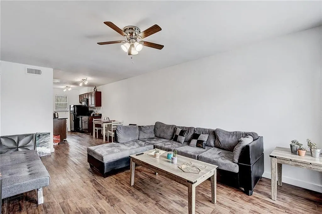 2 bed, 2.0 bath, 1000 sqft, $1,550 — Photo 1