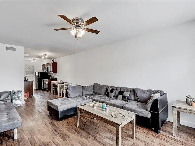 2200 San Gabriel St #303 — Photo 1