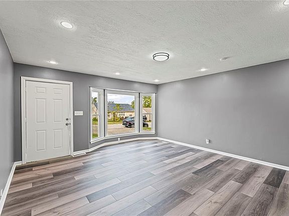 3rd image of 5611 Oakland Ave
