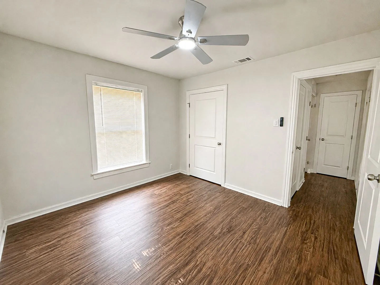 Charming home with a large fenced backyard and one car garage! — Photo 3