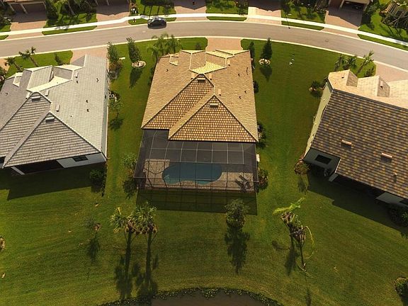 4th image of 322 SE Huntington Cir