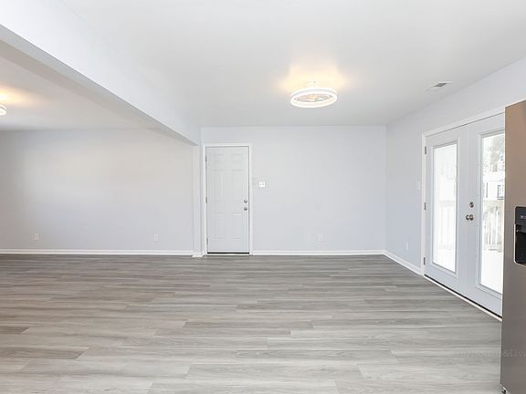 5th image of 525 Greenway Dr
