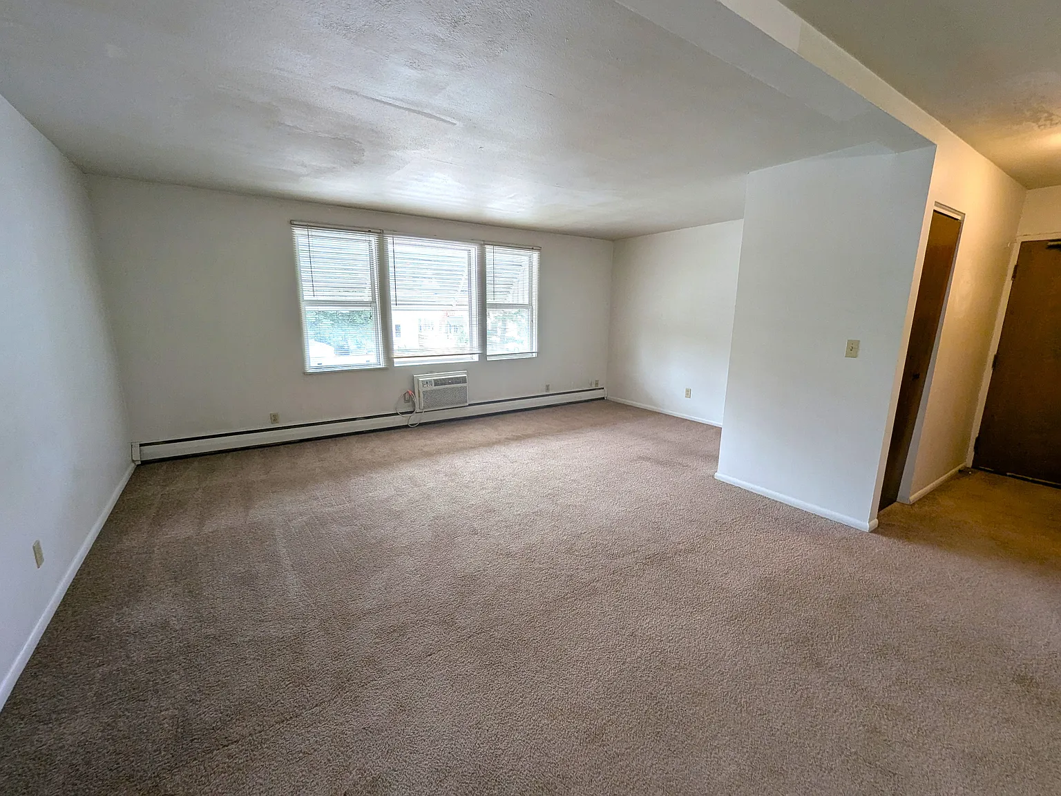 2 bed, 1000 sqft, $1,450 — Photo 3