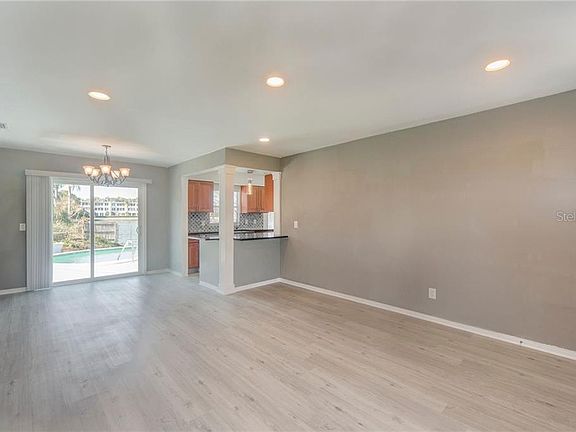5th image of 1748 Suffolk Dr
