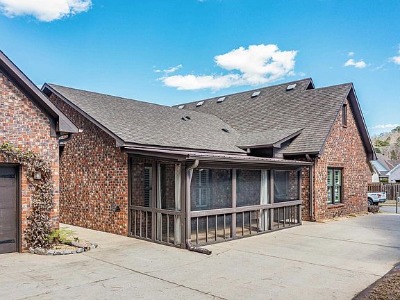 4th image of 1703 Creekside Dr