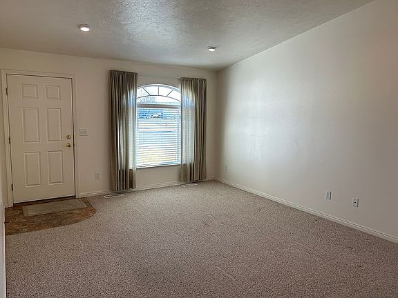 2nd image of 1012 S Edinburg Cir