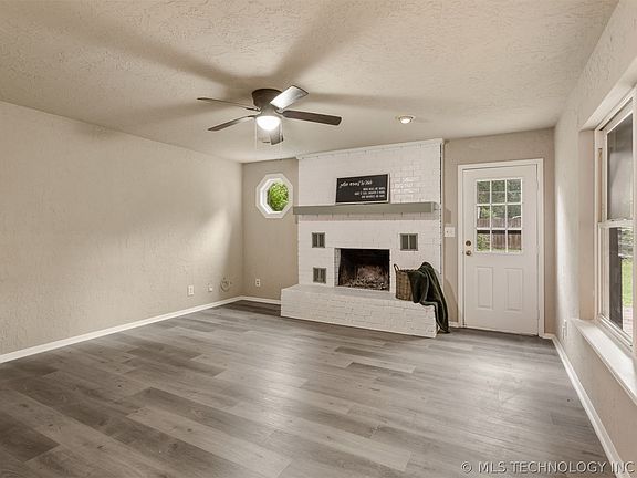 4th image of 726 N Florence Ave