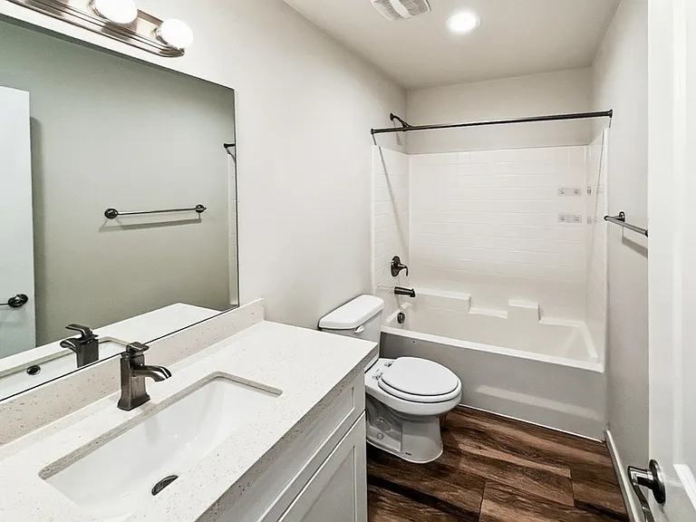 1852 N 51st St #5 — Photo 6