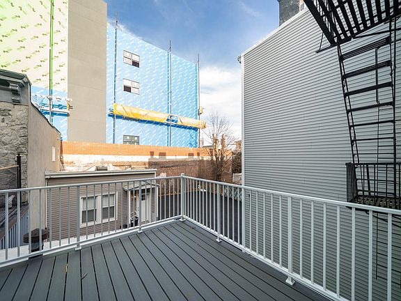 5th image of 78 Hutton St APT 2