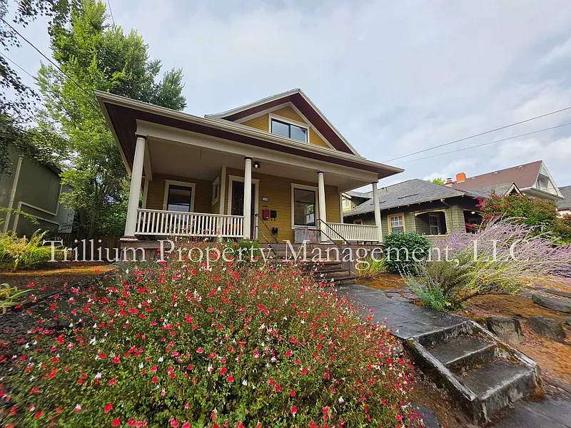 2 bed, 1.5 bath, 960 sqft, $2,600 — Photo 2
