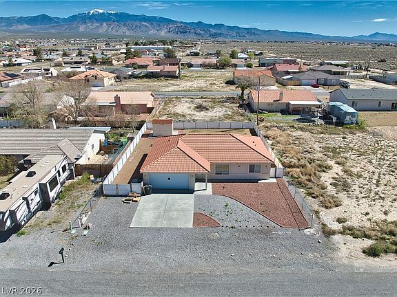 3rd image of 2041 Jacaranda St