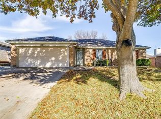 840 Blue Ridge Dr, Burleson, TX 76028