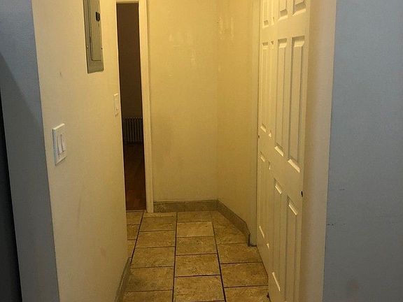 4th image of 23-56 Crescent St #2